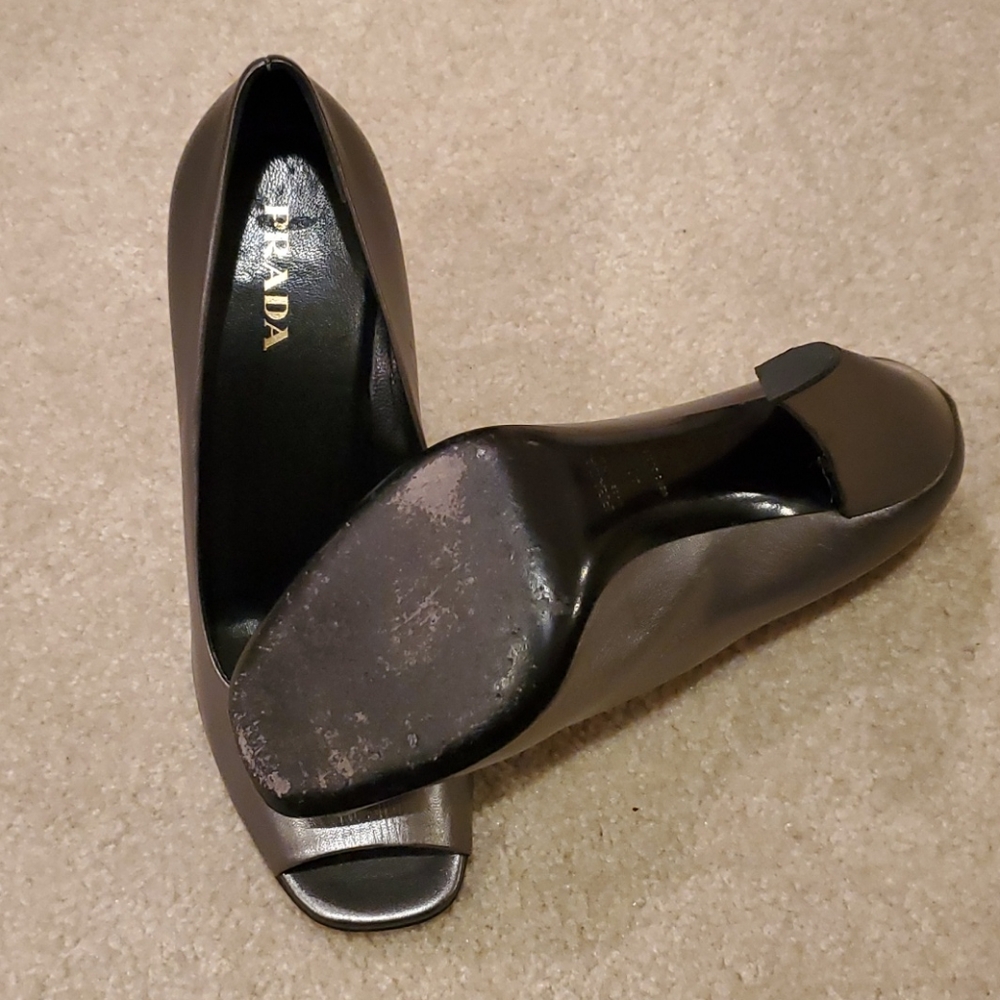 Authentic PRADA pumps - Picture 5 of 5